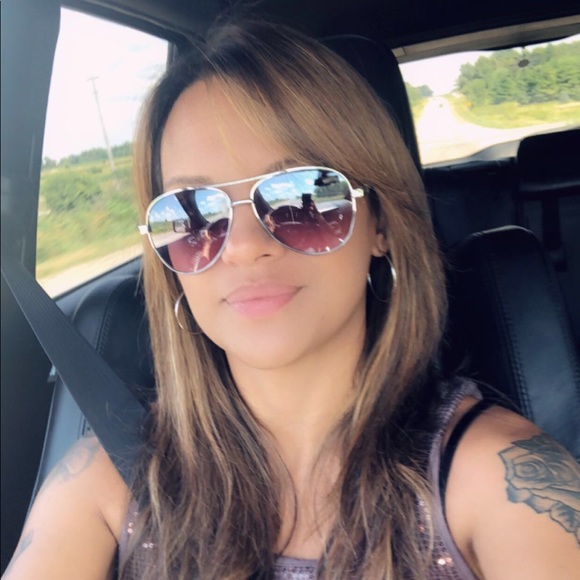 Meet your Posher, Vanessa - Picture 2 of 5